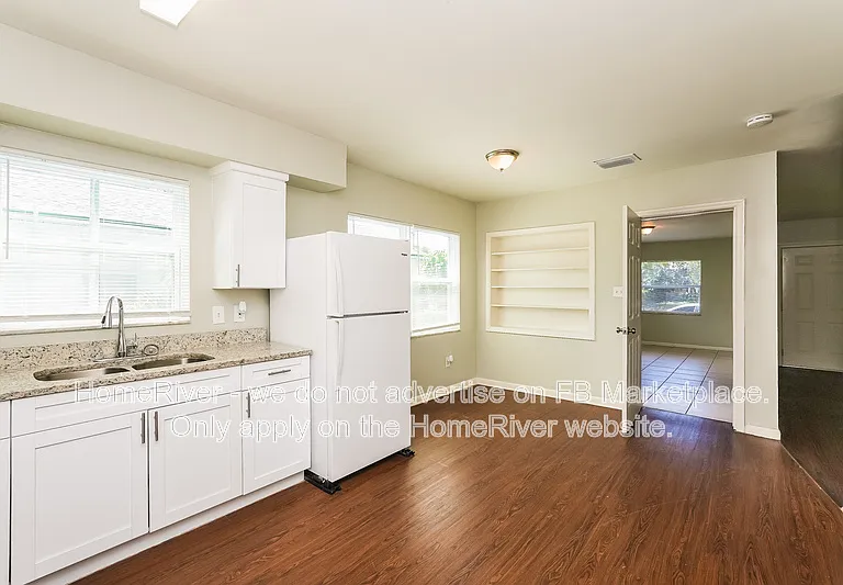 1903 W Spruce St — Photo 5