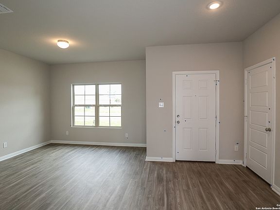 4th image of 800 Stonemanor Bay