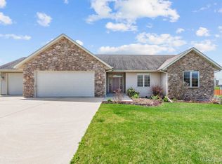 656 Hanna Ct, Dekalb, IL 60115