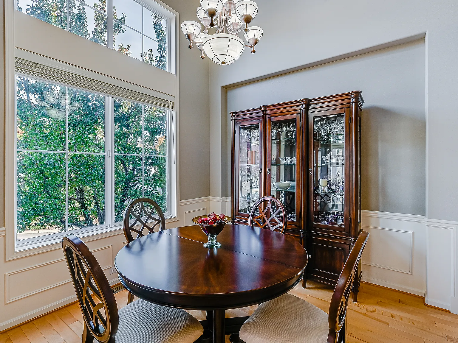 5 bed, 3.5 bath, 3760 sqft, $6,200 — Photo 4