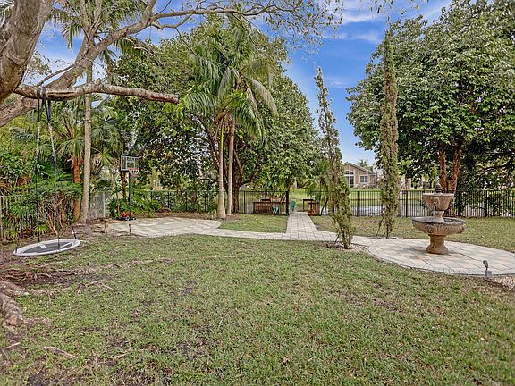 5th image of 11809 NW 11 Court