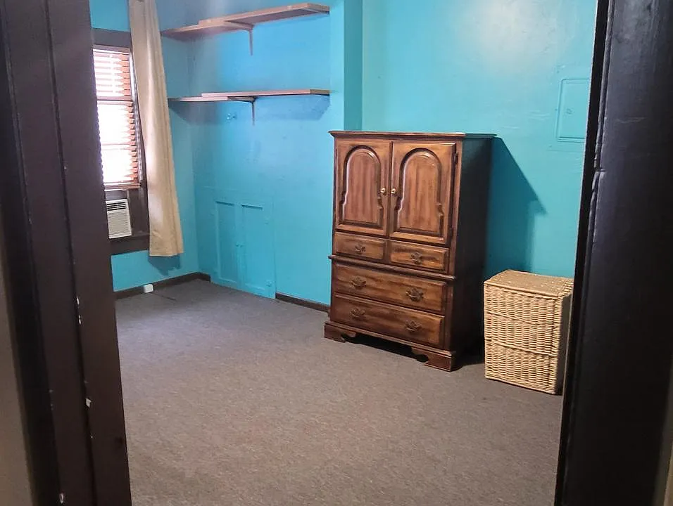 125 NW 8th St