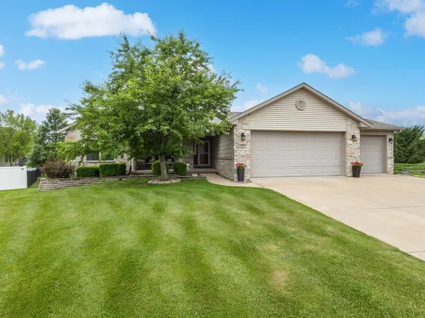 1903 E 61st Cir, Davenport, IA 52807