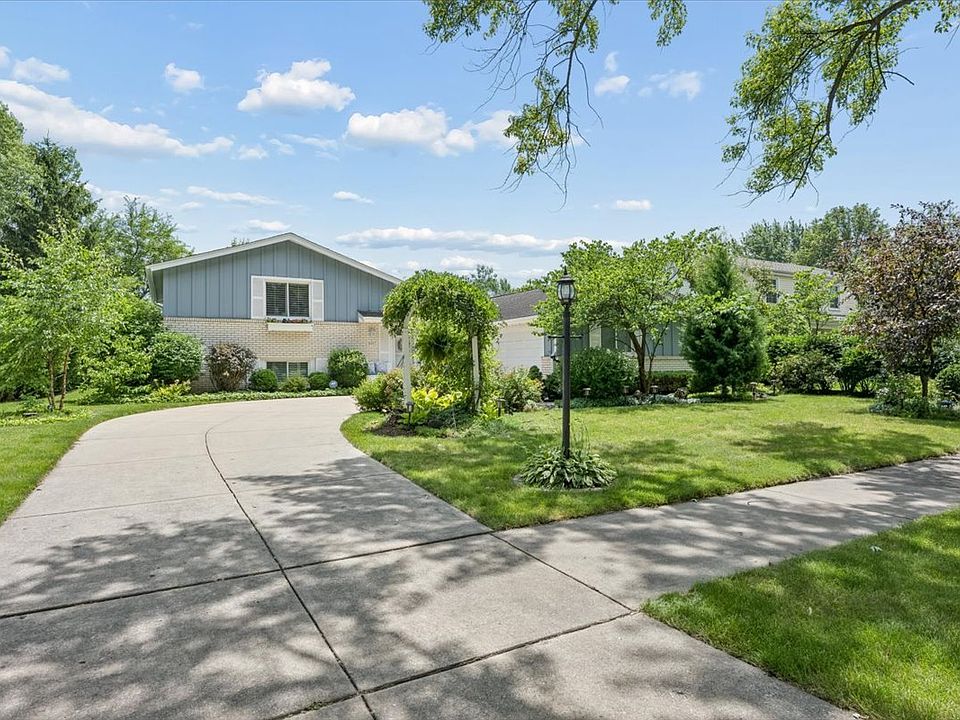 1st image of 4017 Carousel Dr