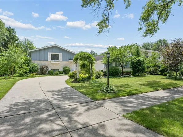 4017 Carousel Dr, Northbrook, IL 60062