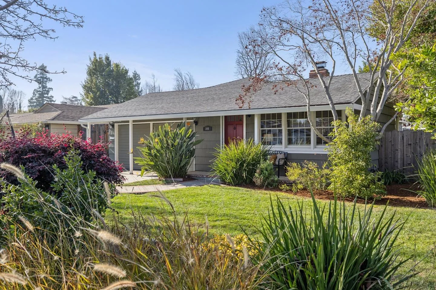 308 Hedge Rd photo 1