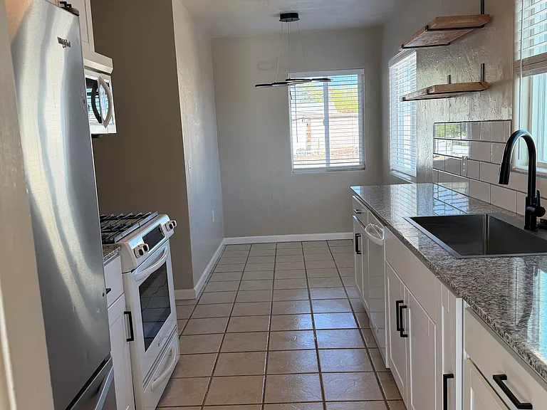 1803 S 8th Ave — Photo 9