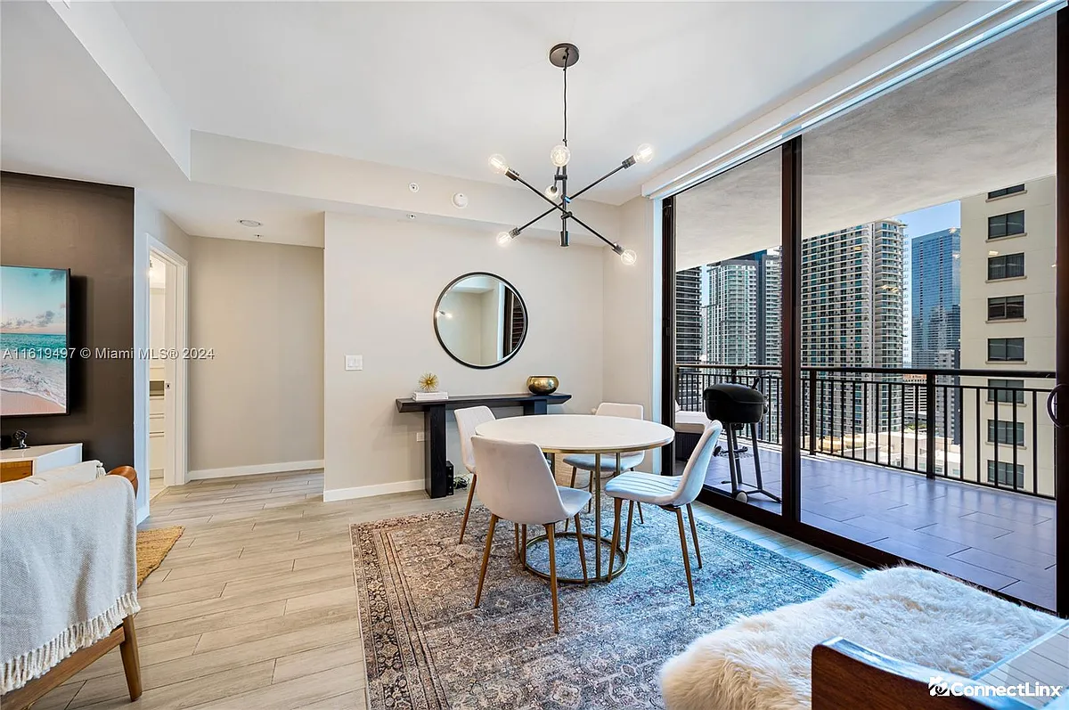 Building Photo - 999 SW 1st Ave #2416