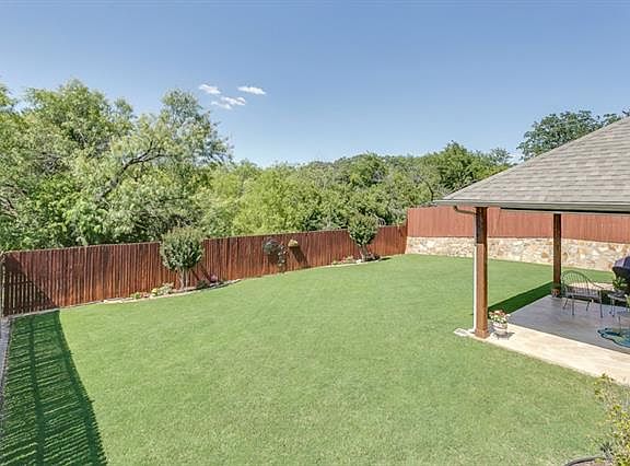 3rd image of 1204 Catherine Ln