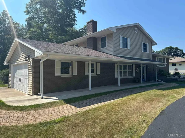 7472 S Lake Bluff .5 Dr, Gladstone, MI 49837