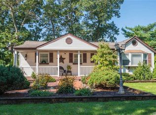 14 Forest Ave, Lake Grove, NY 11755