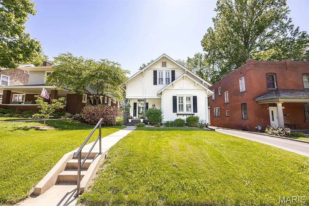 619 Forest Ave photo 1