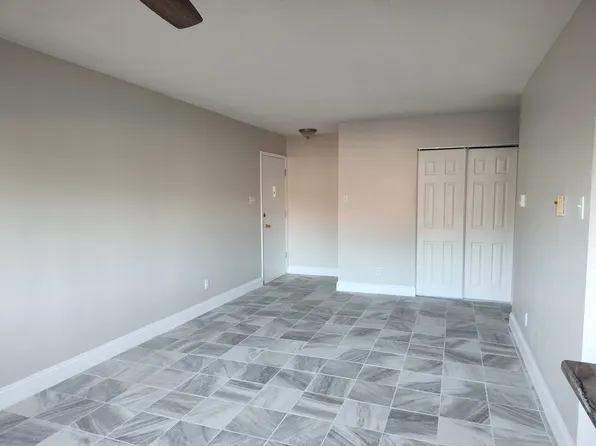7446 Sieloff Dr APT B, Hazelwood, MO 63042