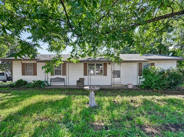 108 S Lakeview Dr, Lake Dallas, TX 75065