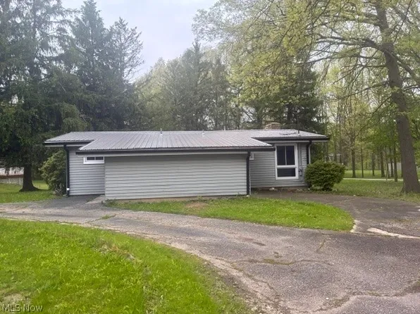 4845 W Lagoon Rd, West Farmington, OH 44491