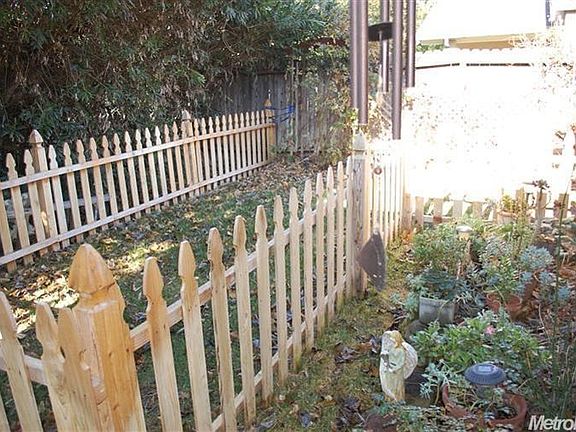 4th image of 613 Connor Ln