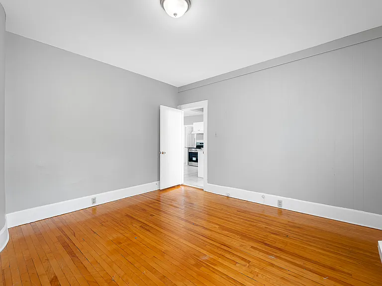 51 King Philip Rd #1 — Photo 13