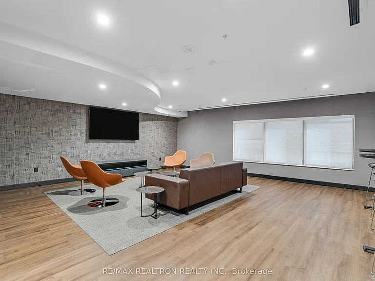 2525 Bathurst St #310 — Photo 31