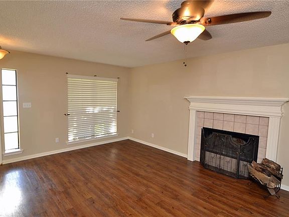3rd image of 405 Ashland Crk