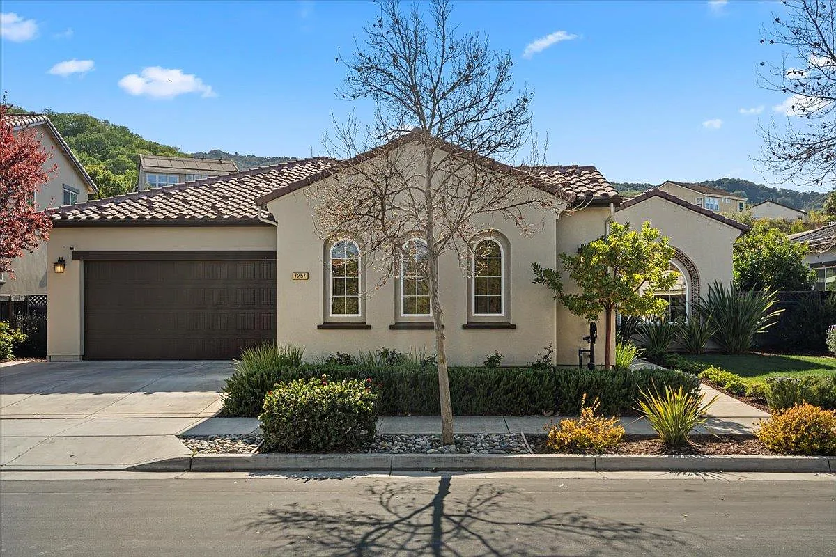 7257 Pitlochry Dr photo 1
