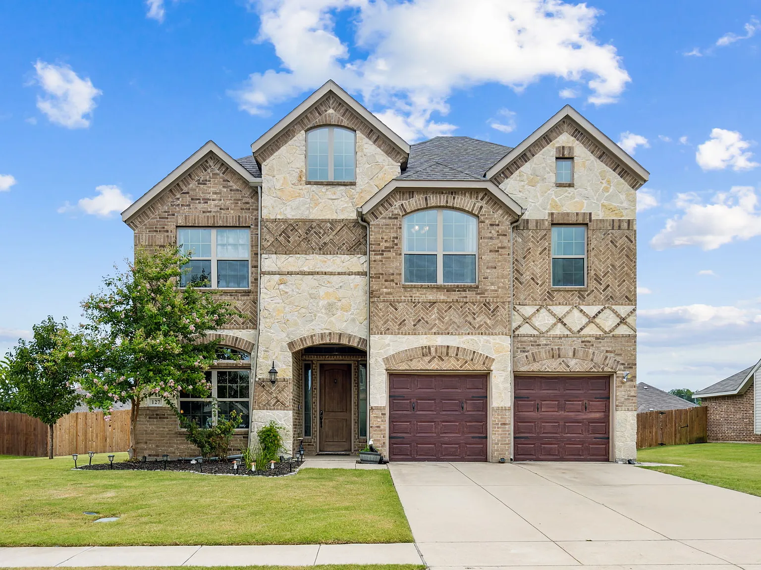 4 bed, 3.5 bath, 2686 sqft, $2,800 — Photo 1