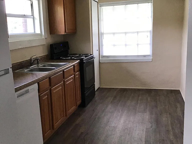 2619 Mayer St — Photo 6