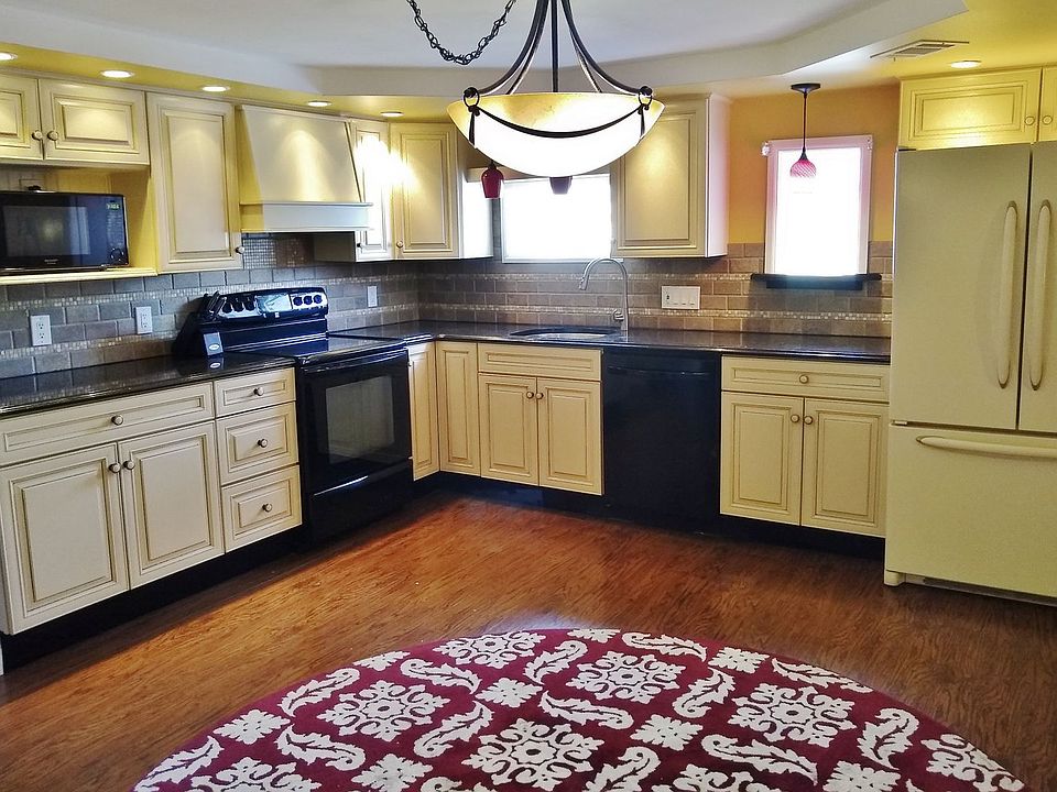 1st image of 431 S Main St APT A