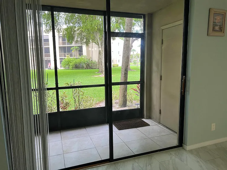 5220 Las Verdes Cir #101 — Photo 26
