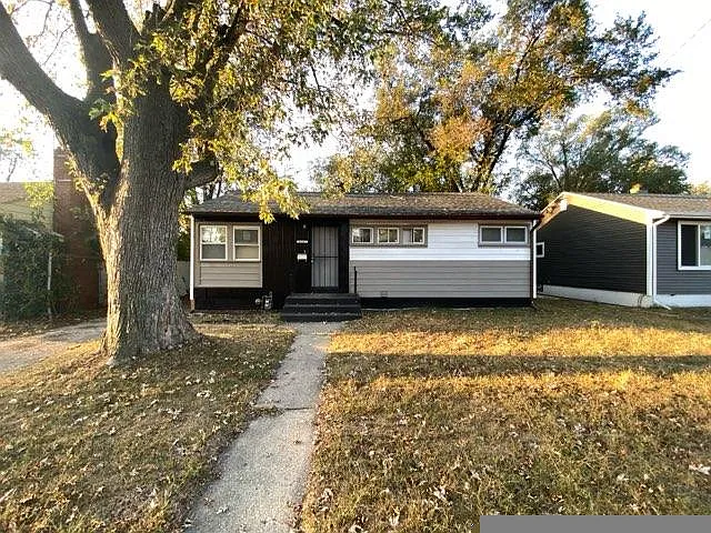 5 bed, 2200 sqft, $2,000 — Photo 1