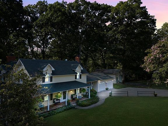 4th image of 447 Henderson Rd