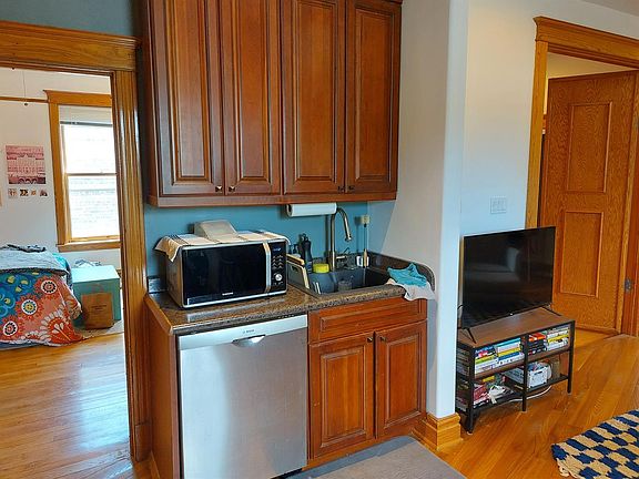 2nd image of 1351 N Hoyne Ave #2F