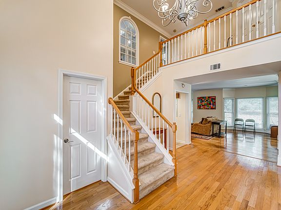 5th image of 9398 Crescent Ct