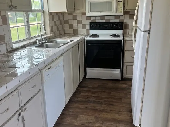 150 South St, Tye, TX 79563