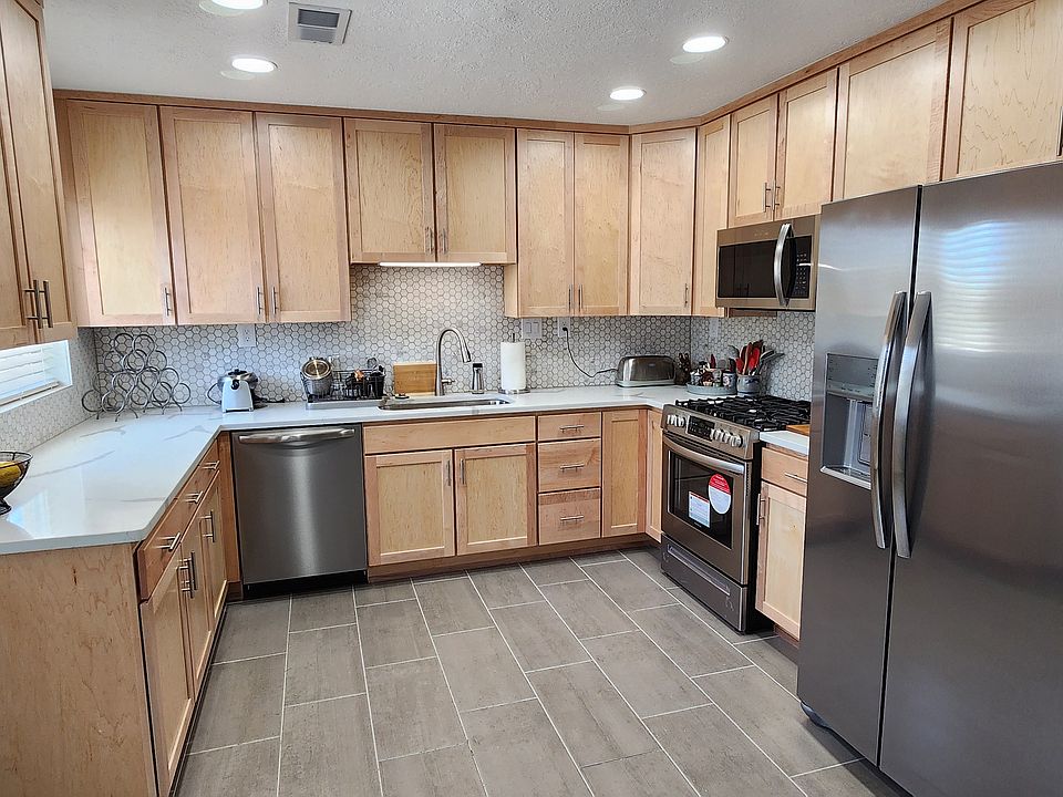 1st image of 7714 Pennsylvania Pl NE