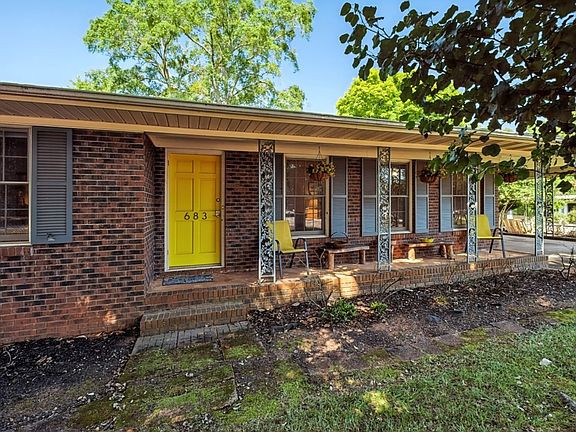 2nd image of 683 Huntington Rd