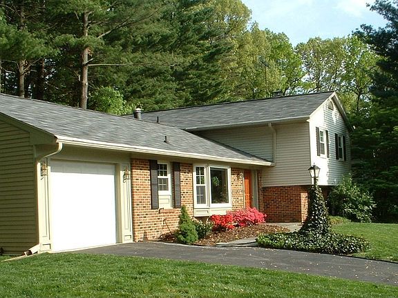 2nd image of 2231 Abbotsford Dr