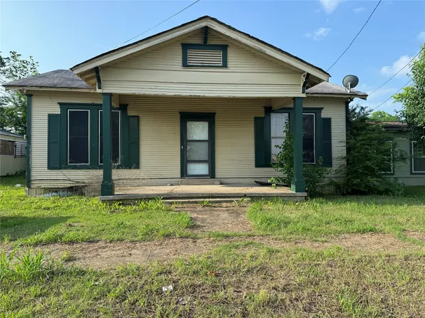 504 W College Ave, Clarksville, TX 75426