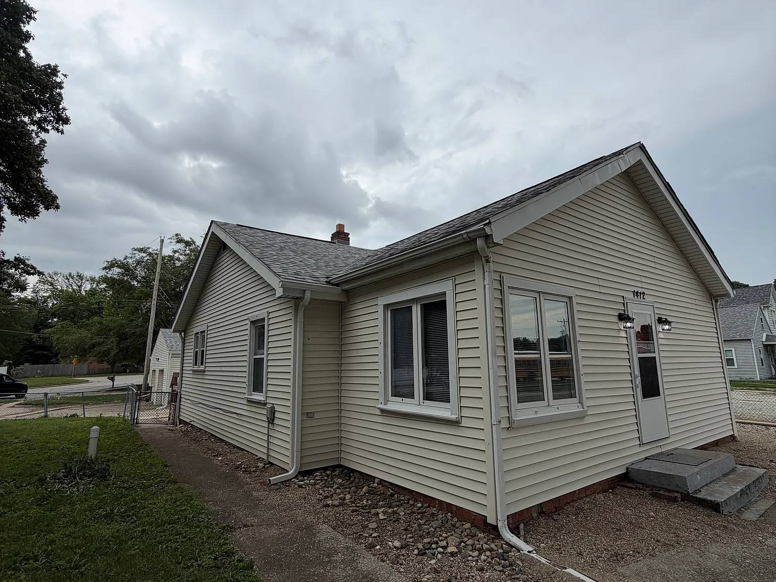 3 bed, 1050 sqft, $1,580 — Photo 1