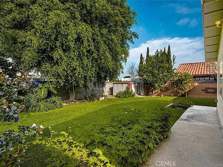 5743 Coke Ave — Photo 4