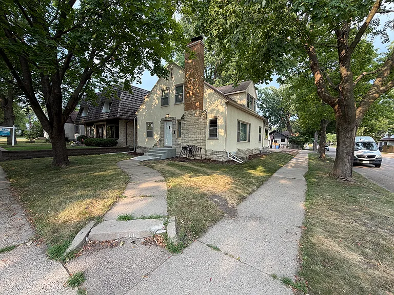 2301 McKinley St NE #UPPER — Photo 1