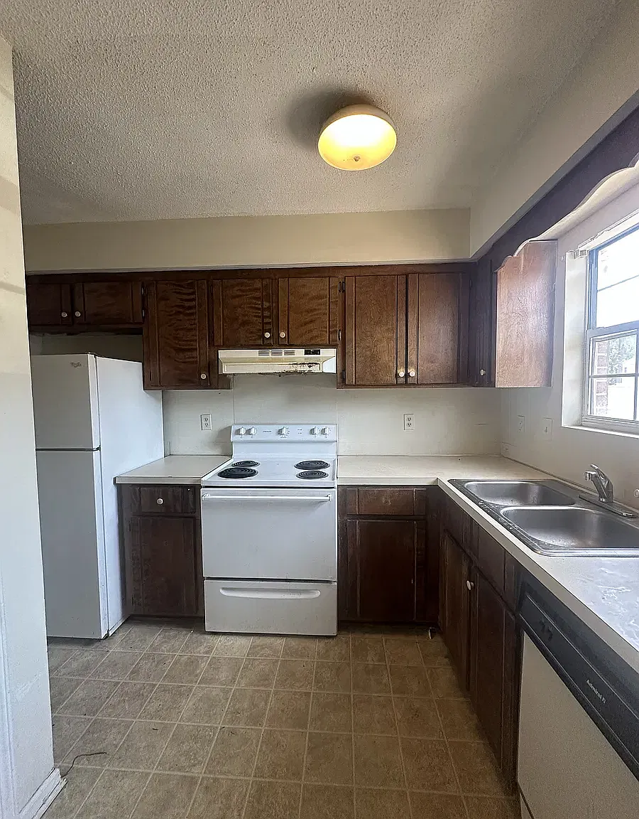 2 bed, 1.5 bath, 1000 sqft, $785 — Photo 2
