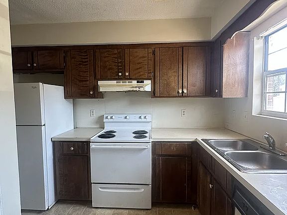 2nd image of 119 Lari Ln #B