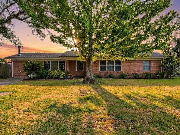 109 Manor Ln, Lake Charles, LA 70605