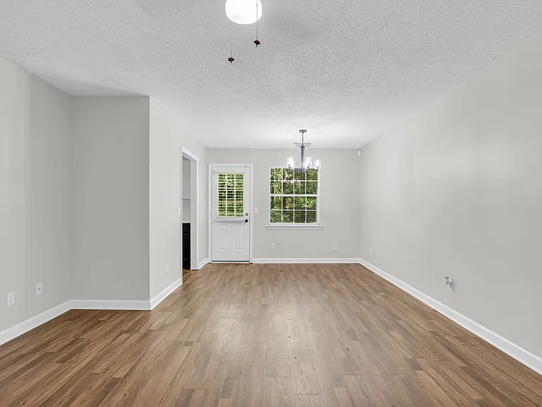 1115 Lenny Ln — Photo 14