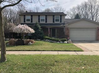 3610 Kings Point Dr, Troy, MI