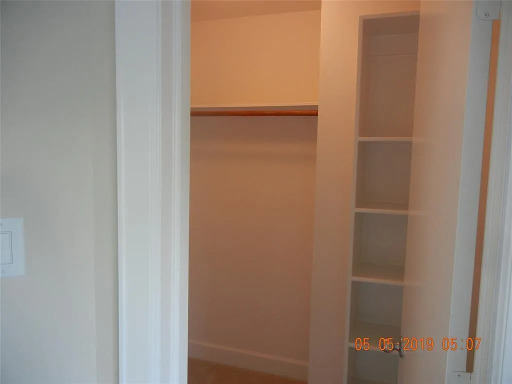 3 bed, 2.5 bath, 1971 sqft, $2,100 — Photo 4