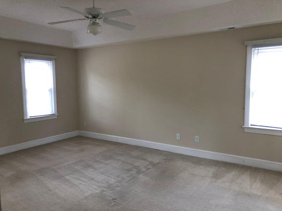 3rd image of 136 Knoxview Ln