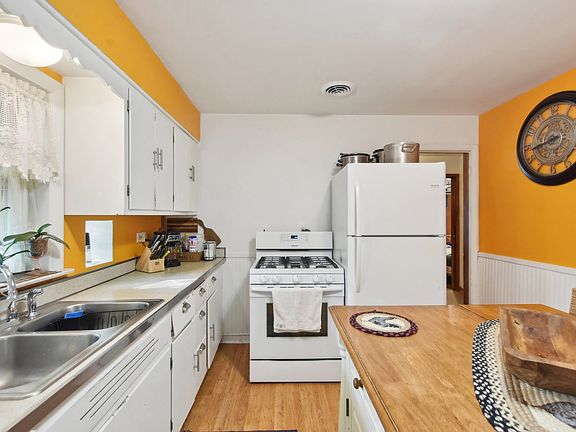 5th image of 4855 W Montrose Ave