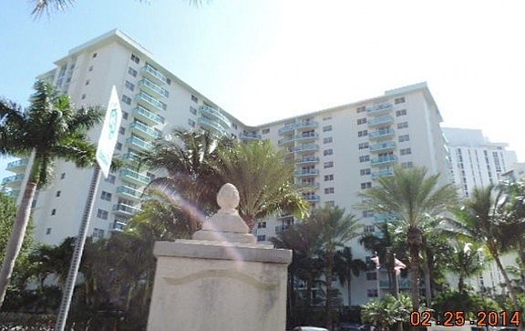 3rd image of 3901 S Ocean Dr APT 2M
