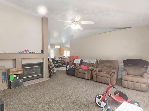 4th image of 465 S Main St APT 3